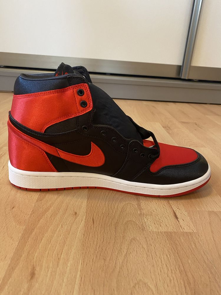 Adidasi Air Jordan 1 High Satin Bred