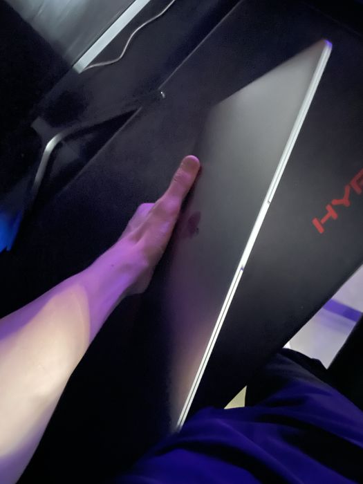 Macbook air m1 15 soatdan kopga yetadi quvati 8/256 full komplekt