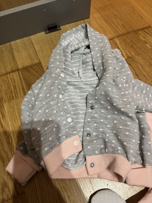 Продавам голяма чанта с детски дрехи