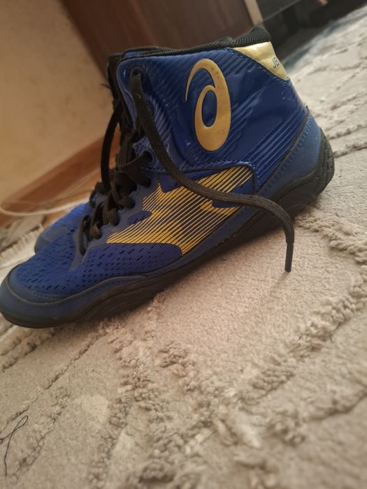 Продам борцовки в хорошем состоянии  размер 35