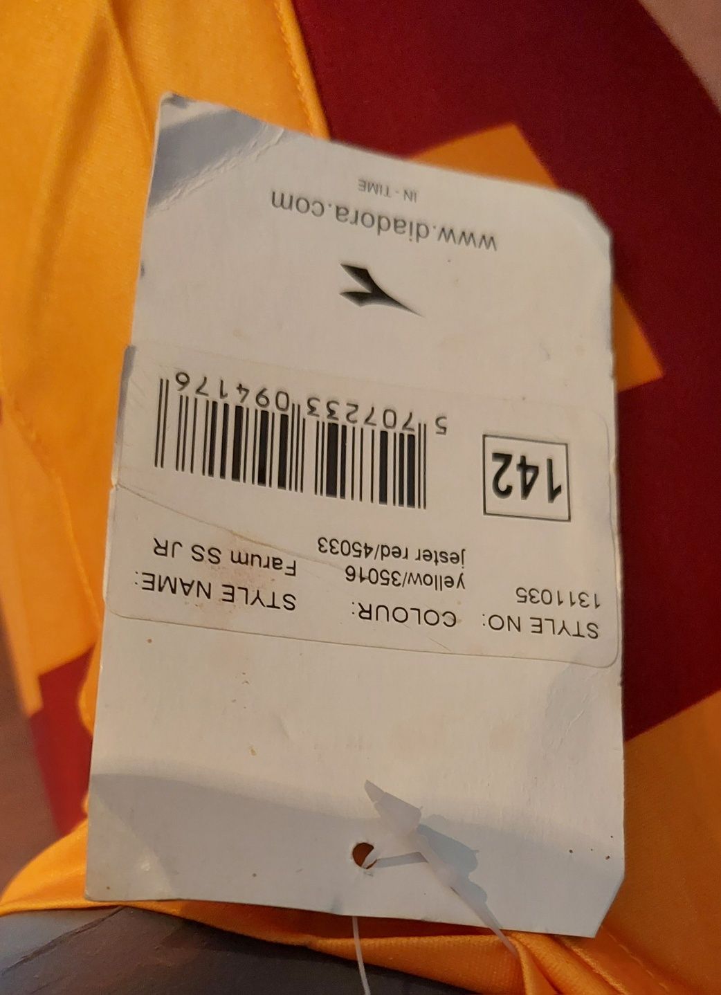 Продавам оригинална тениска на Diadora на Galatasaray 
Размер:142 см