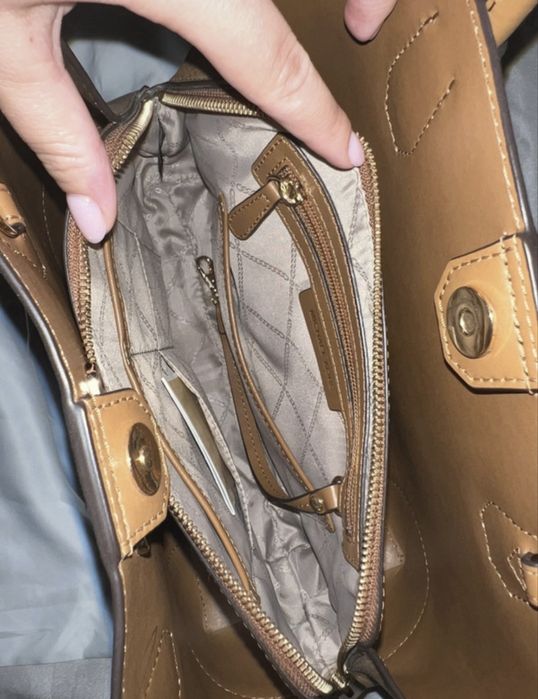 Geanta Michael Kors maro