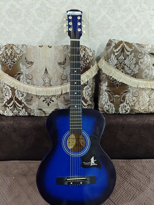 Продам гитару б/у