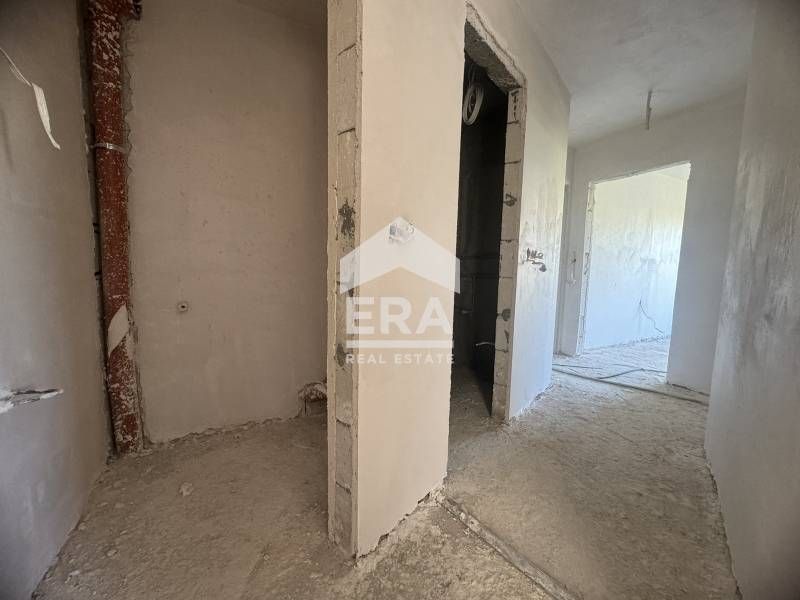 Просторни Тристайни апартаменти в Нова Луксозна Сграда