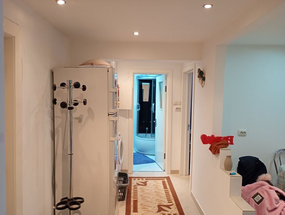 Vând apartament complet renovat