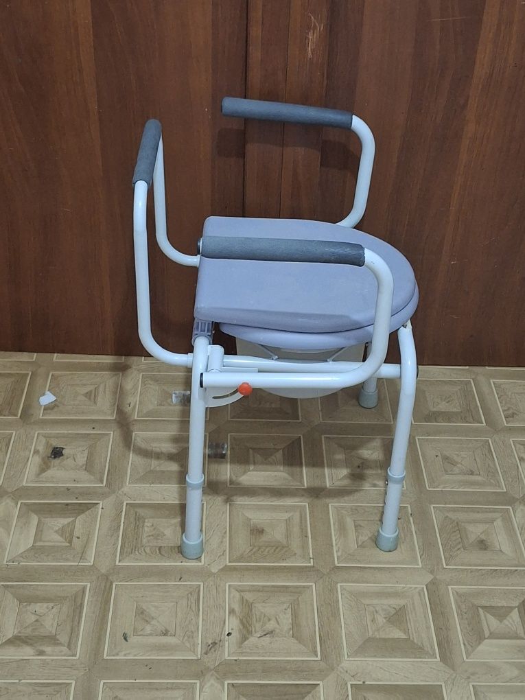 Санитарный стул туалет