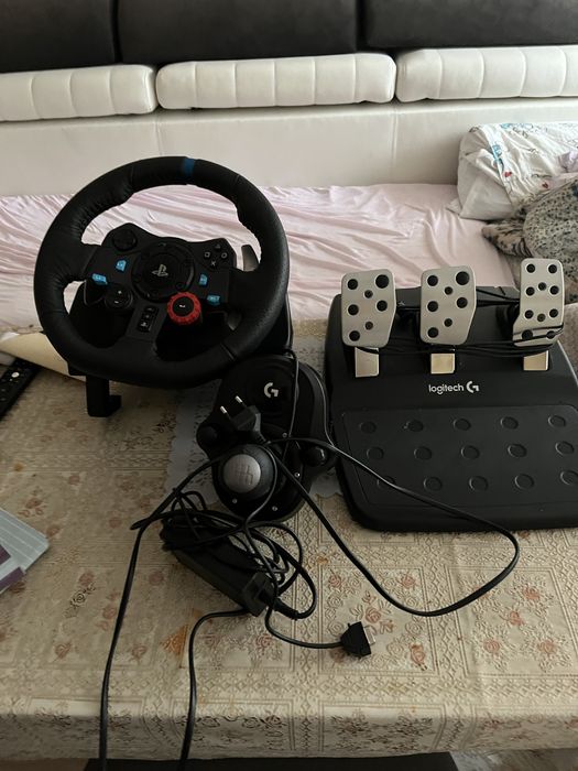 Logitech g29 със скоростен лост