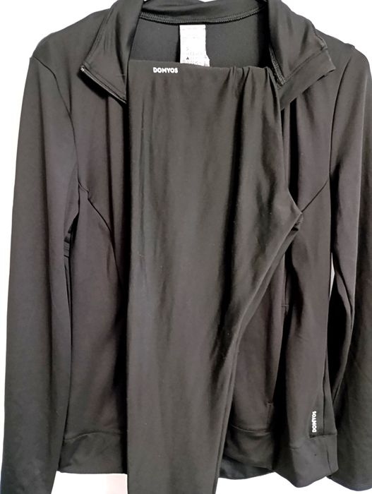 Черен спортен екип