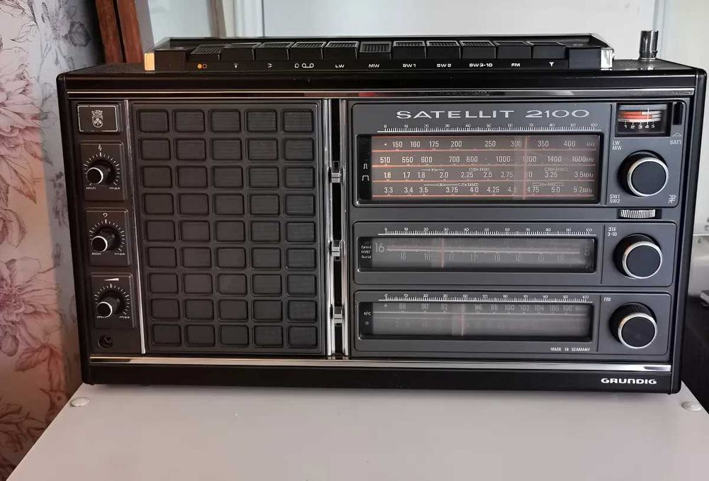 grundig satellitm 2100 radio