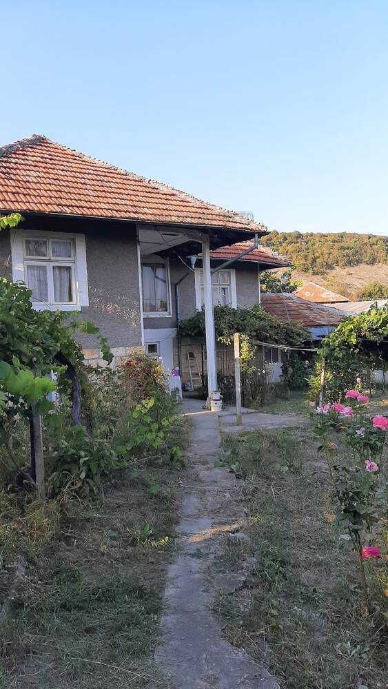 Агенция Капитал Инвест продава къща в село Дряновец