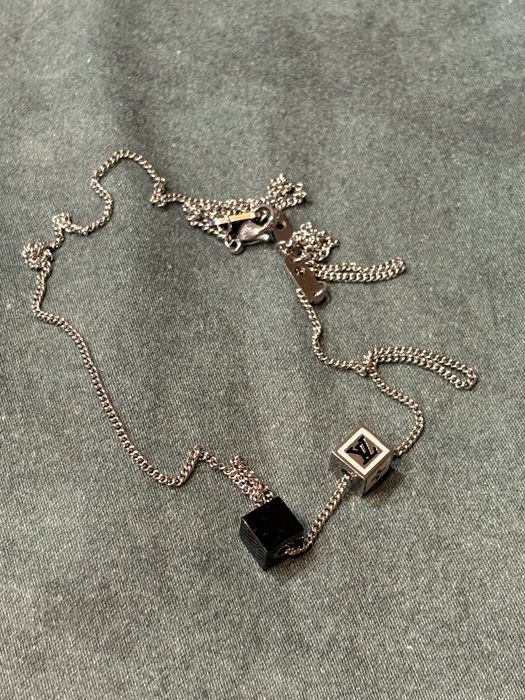 Аксесоар Луи Витон