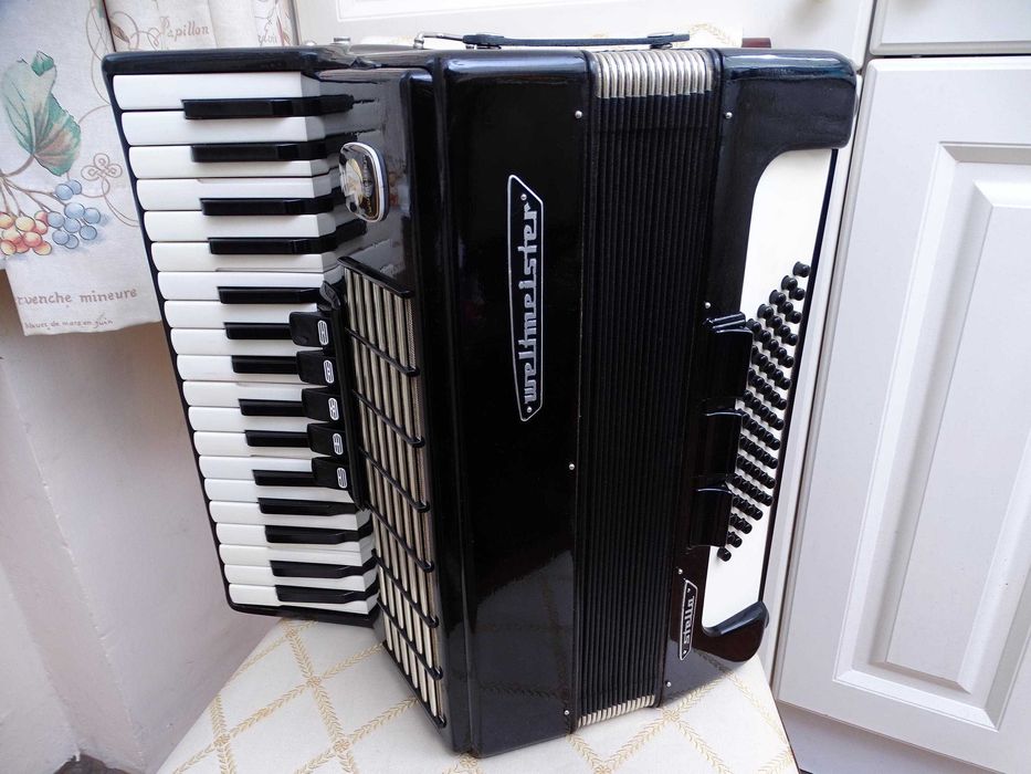Акордеон Велтмайстер Стела 60 баса