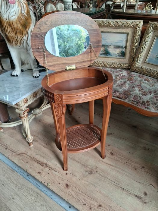 Малка    масичка