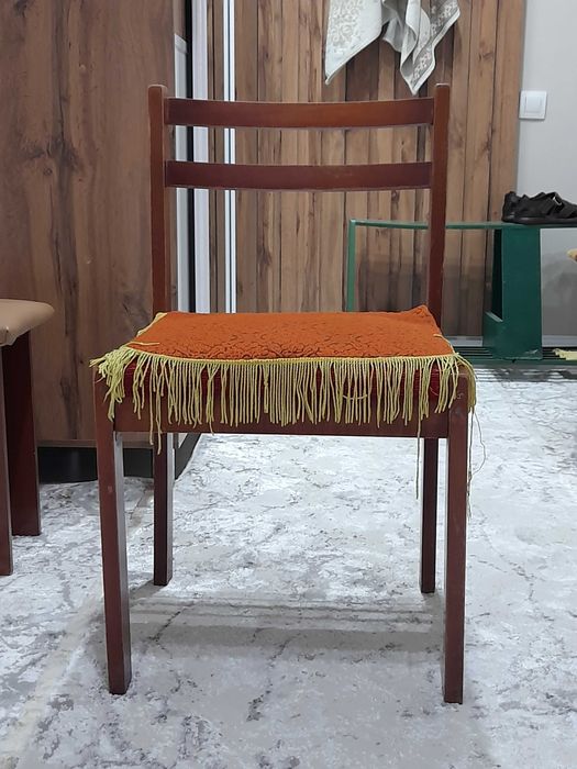 Продается стул из орехового дерева, пр-ва ГДР,  б/у – 1 единица.