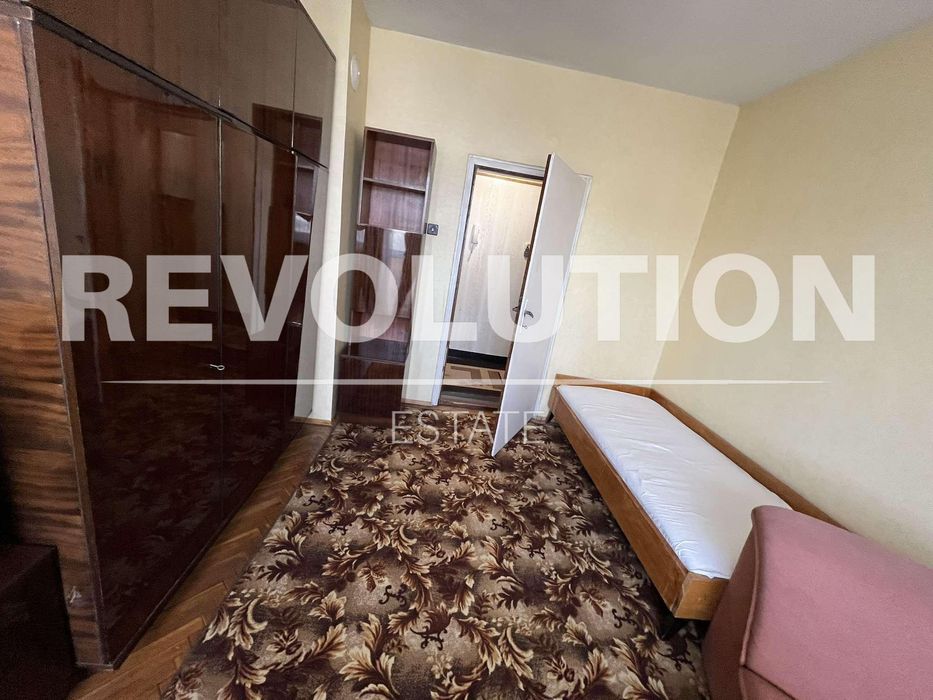 Дава се под наем Двустаен апартамент в Варна, Базар Левски - 70 кв.м за 375 € - Снимка #2