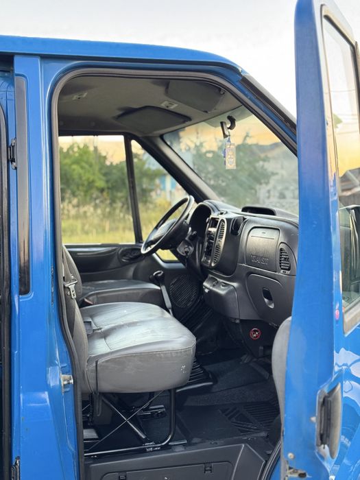 Ford transit 8+1 locurii
