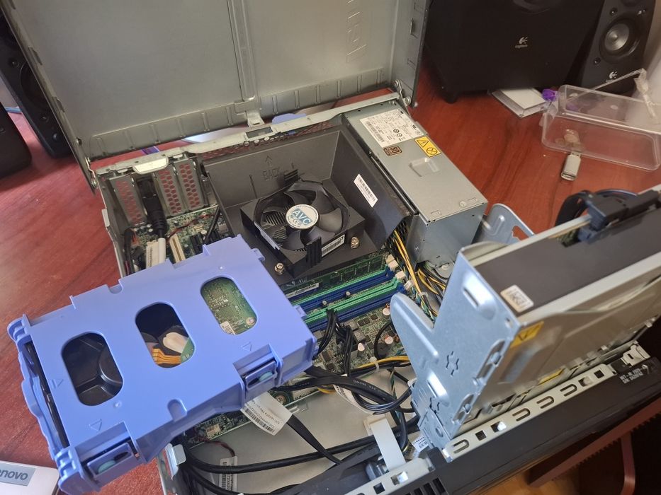 Vând lenovo thinkcentre m82