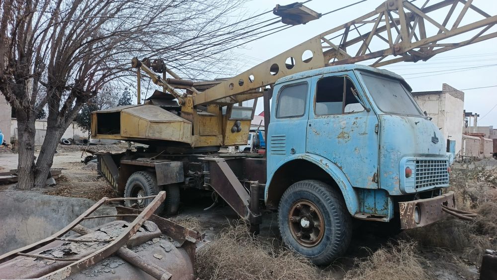 Maz kiran sotladi yurib turibdi toʻkda ishlidi