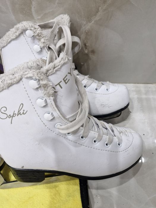 Коньки фигурные для девочки