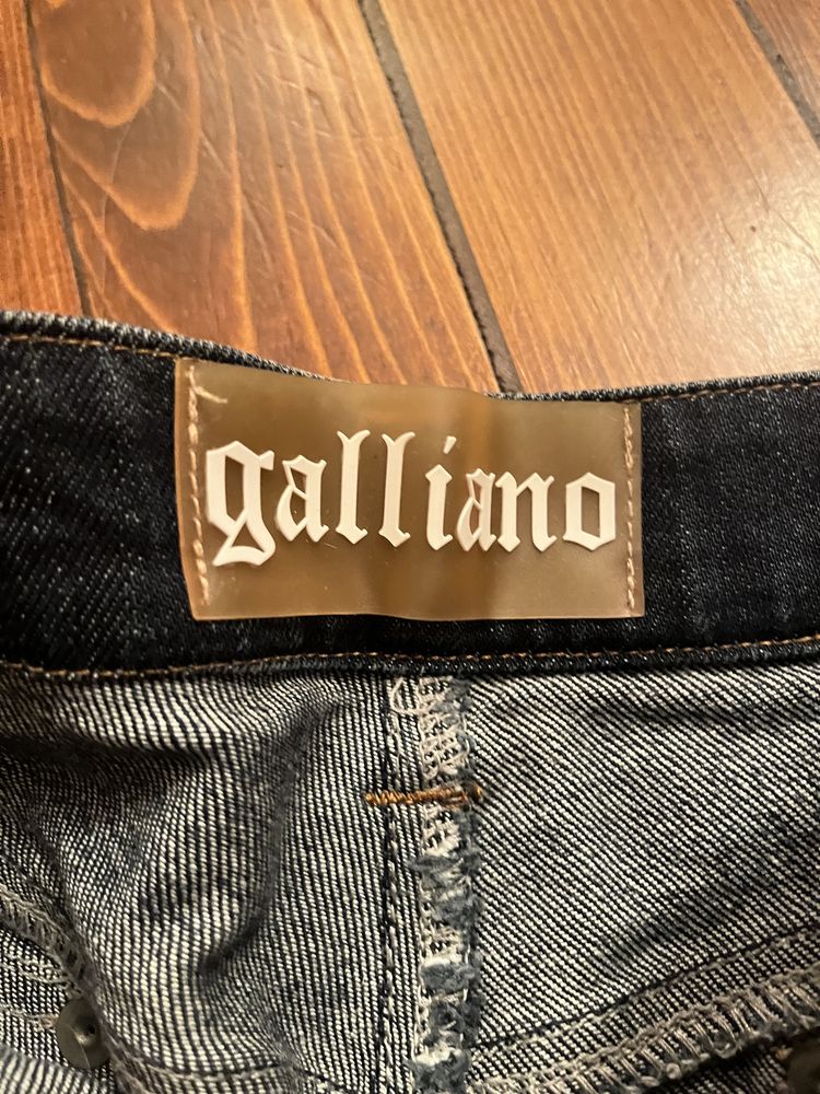 Къси панталонки galliano