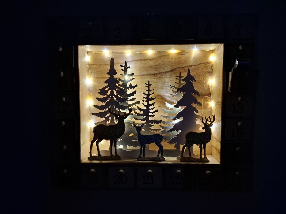Светещи коледни календари