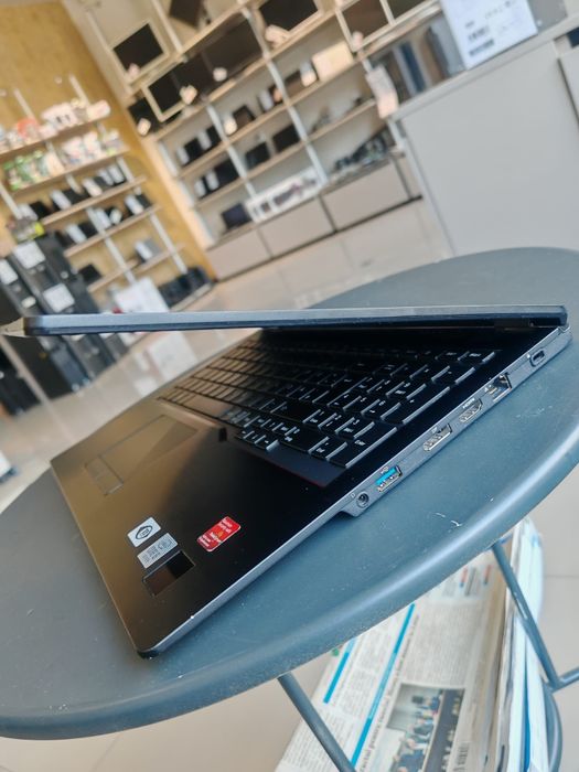 Ultraslim i5 gen 10, Made Japan! Fujistu U7510, ecran 15.6, Like NEW