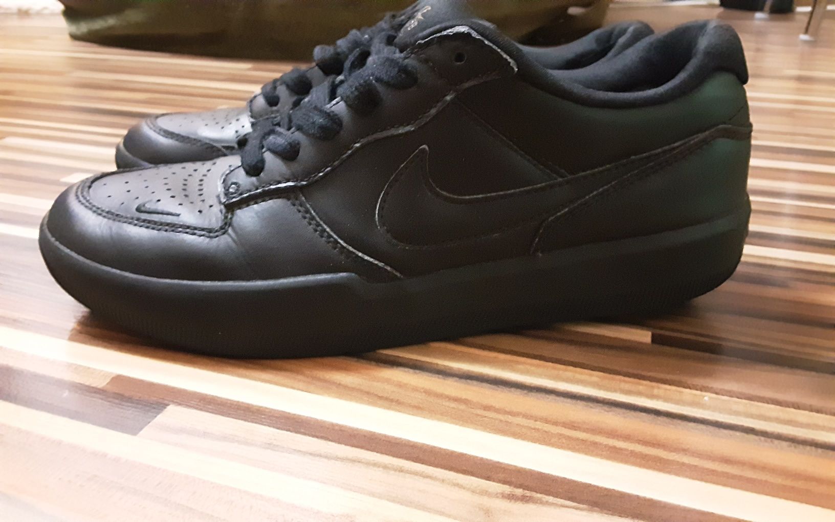(39) NIKE SB force 58 premium