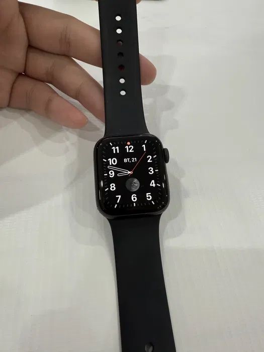 Apple watch 5/Original продам срочно.Состояние хорошее все работает.