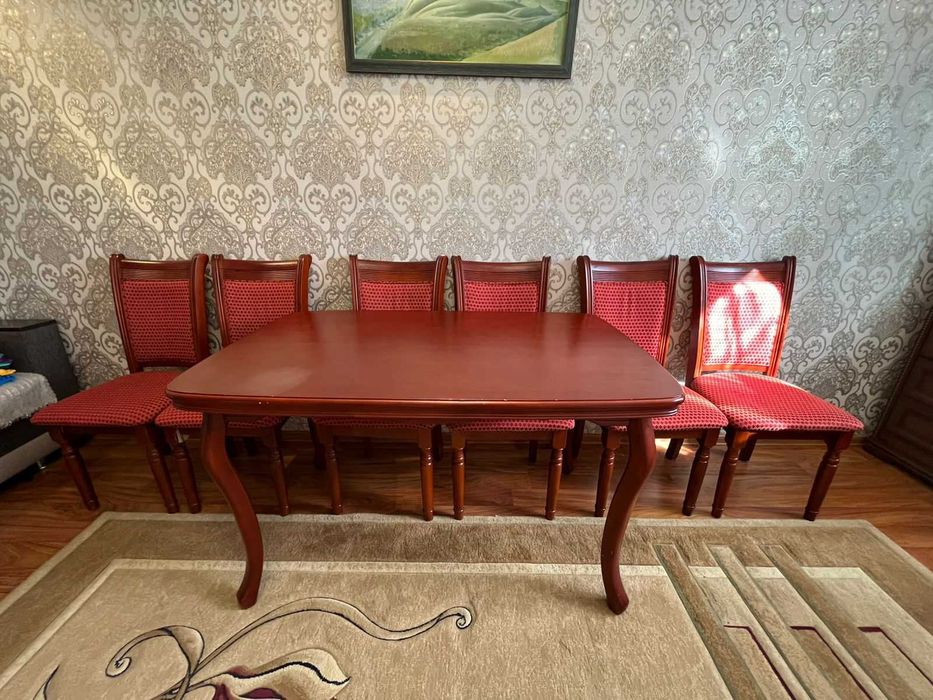 Стол со стульями из натурального дерева