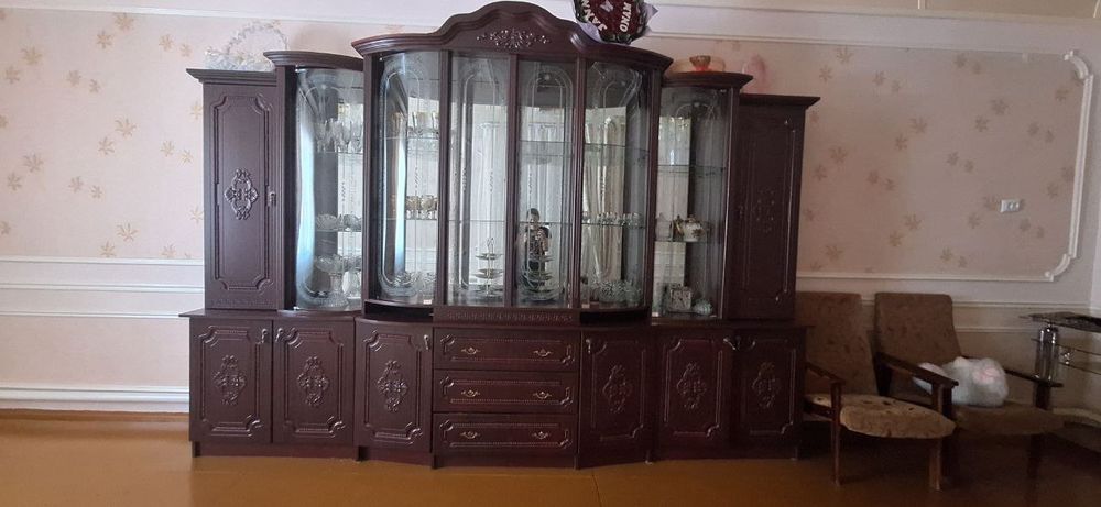 2 stenka mebel sotiladi