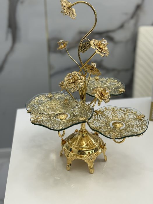 Продаётся декоративная ваза с 4 тарелками для конфет и сухофруктов