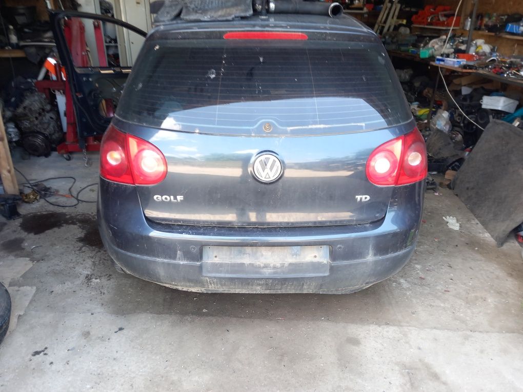 Haion cu lunetă Volkswagen Golf 5