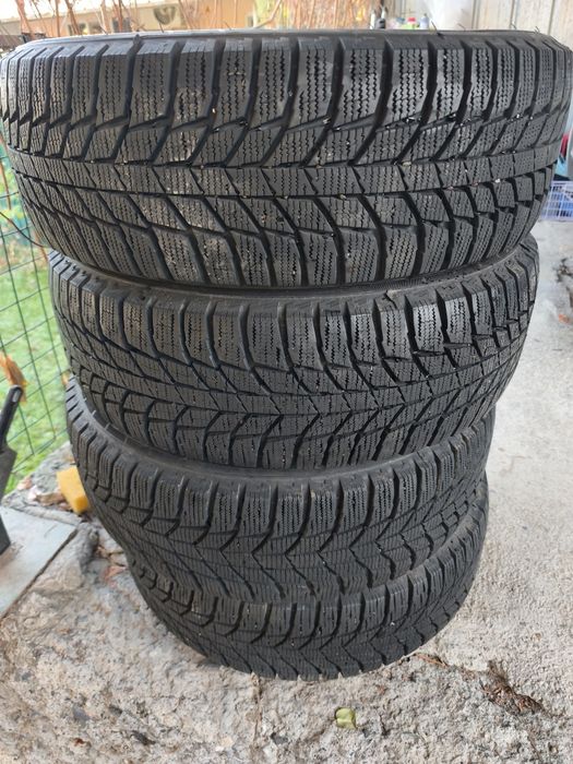 Продам резину 215х65х16R Triangle зимняя 
В отличном состоянии, без п