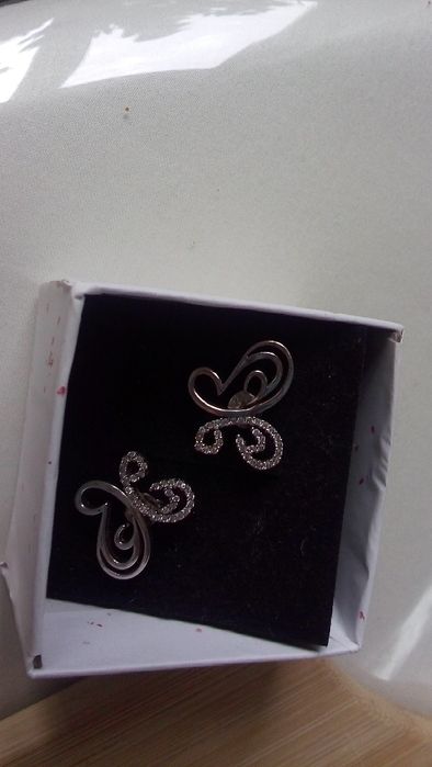 Продам сережки (гвоздики) серебрянные