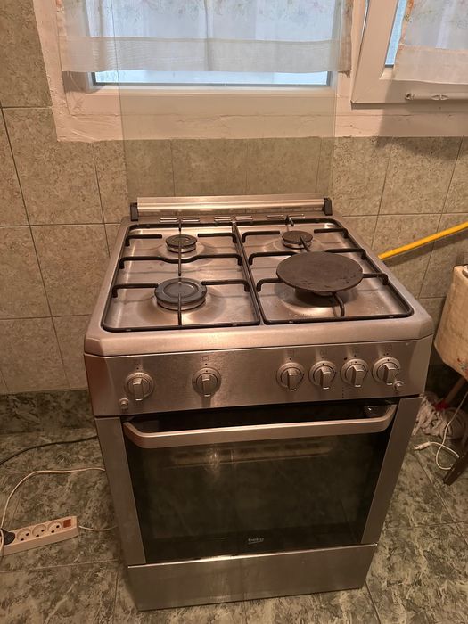 Vând - mobilă de bucătărie, aragaz, frigider - sector 4, București