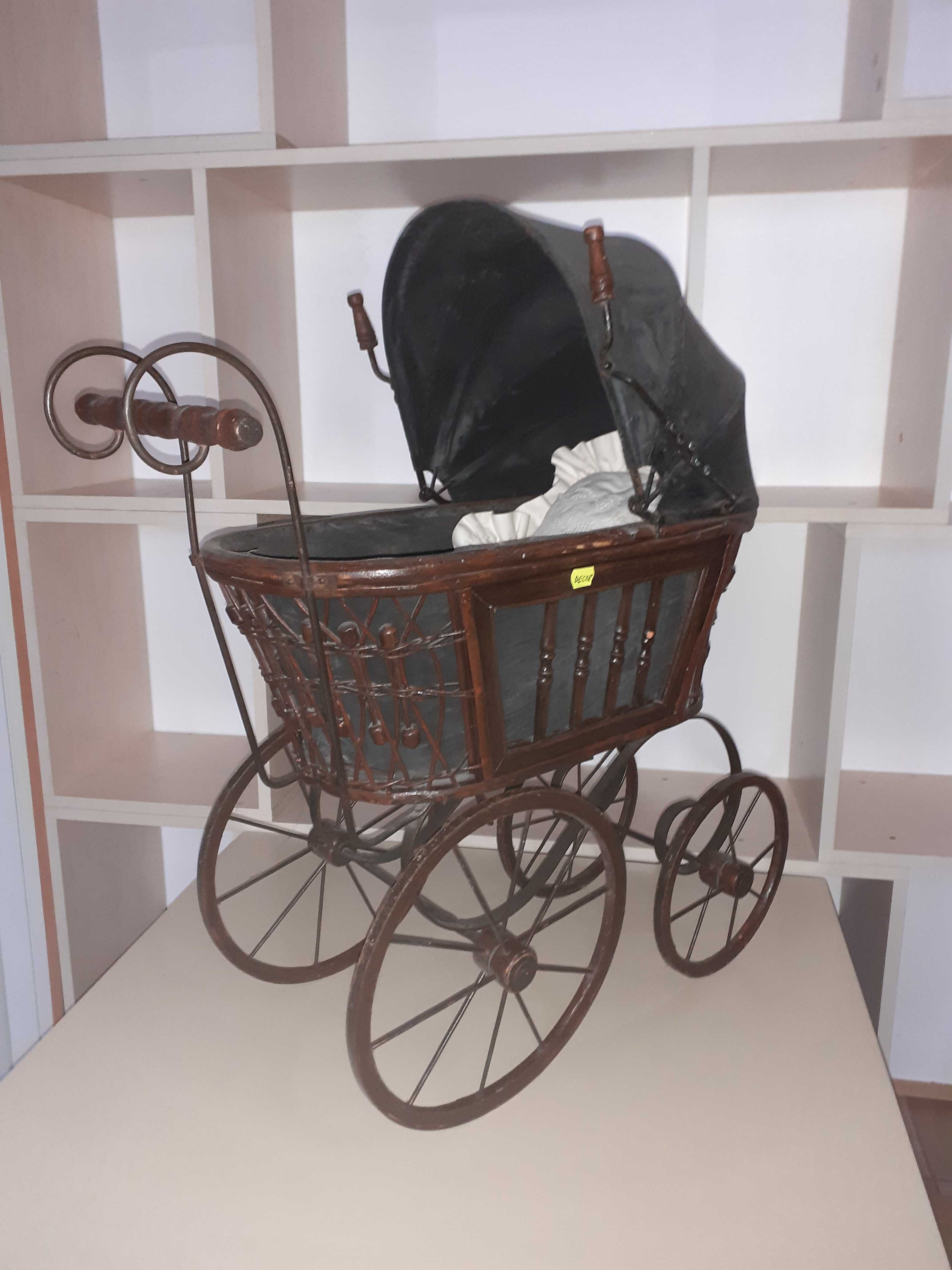 cărucior de păpuși vintage în stil victorian