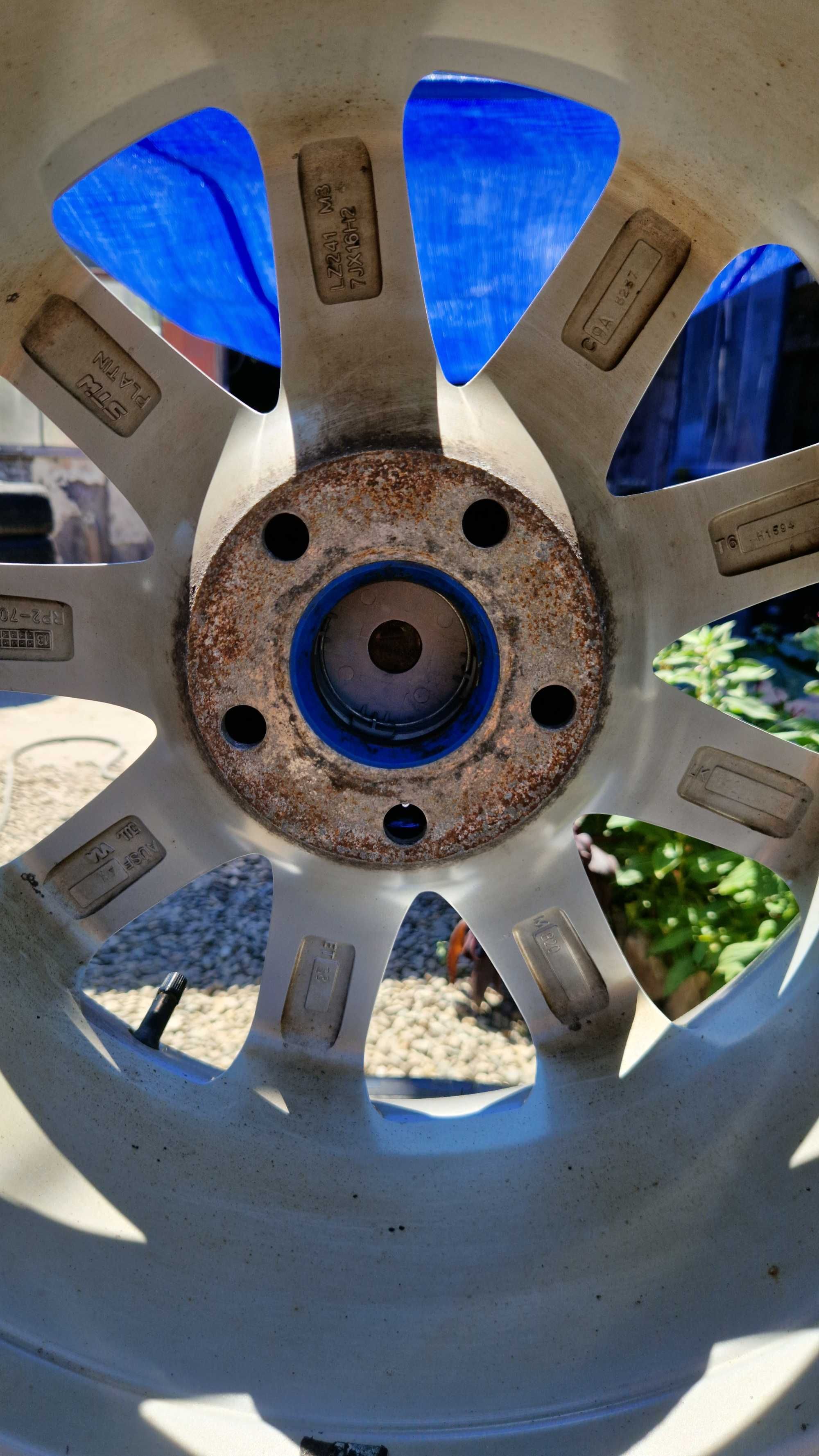 AUDI Джанти със чисто зимни нови гуми 205/55/16 7J×16 ET38 5×112