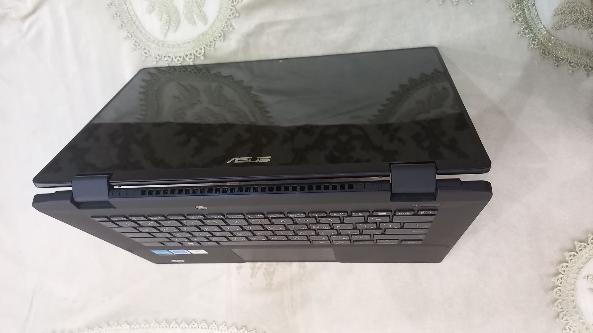 Planshet-Noutbuk.Asus Expertbook B3 flip 360 gradusli