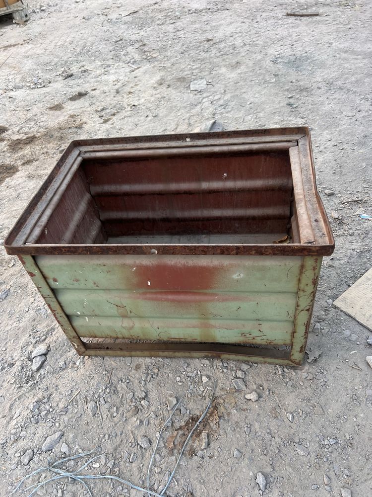 Temir yashik, metal quti.