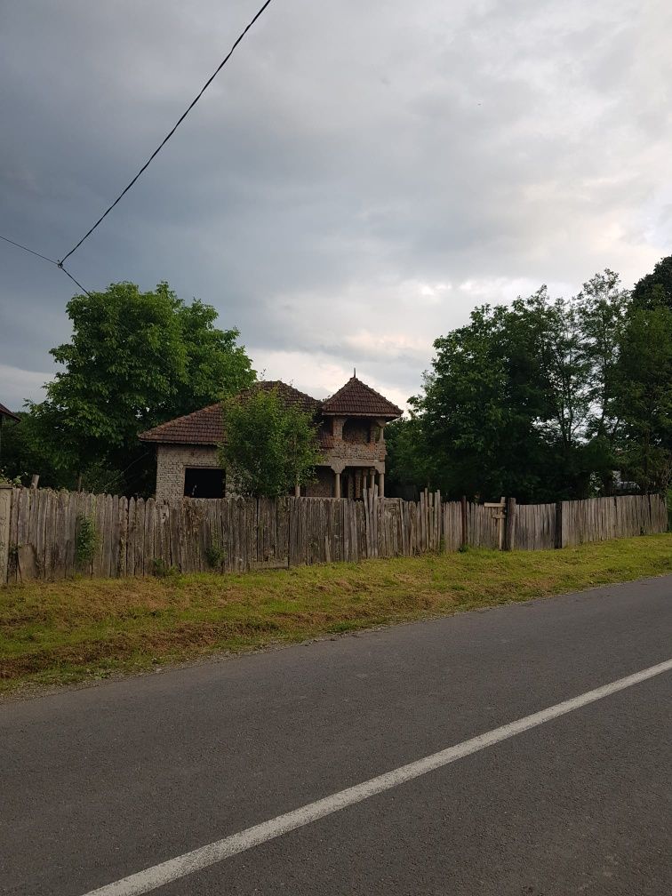 Vând casă + teren intravilan în Comuna Danesti