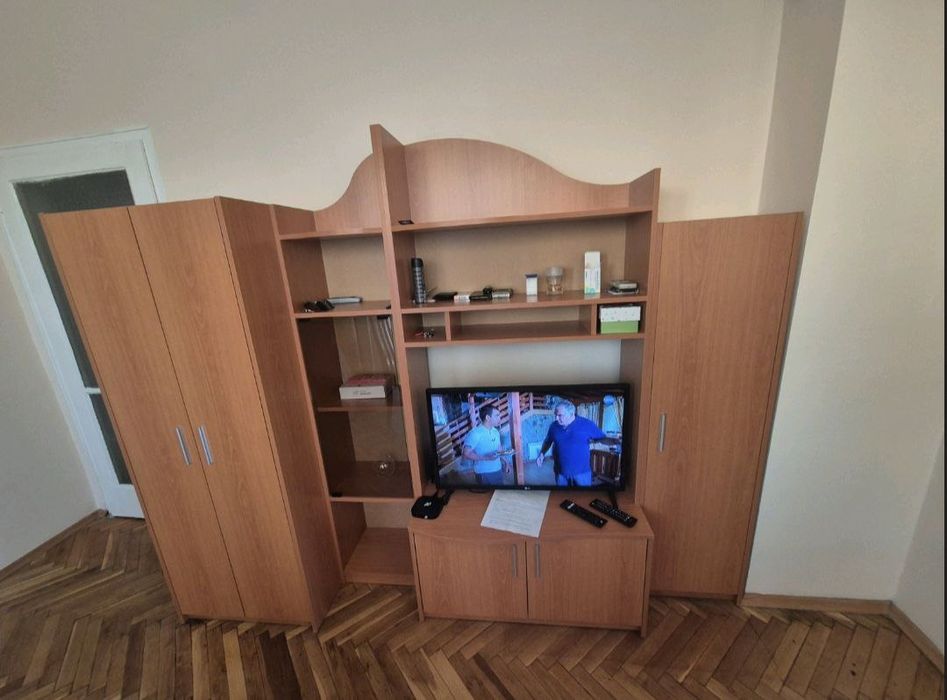 Секция за Хол/Спалня с Два Гардероба и ТВ Шкаф - 225/180/52 см