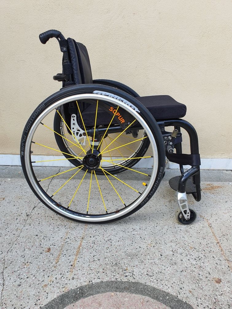 Carut carucior scaun activ Quickie Helium 38-40 handicap dizabilitati
