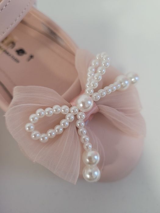 Pantofi noi de fetite