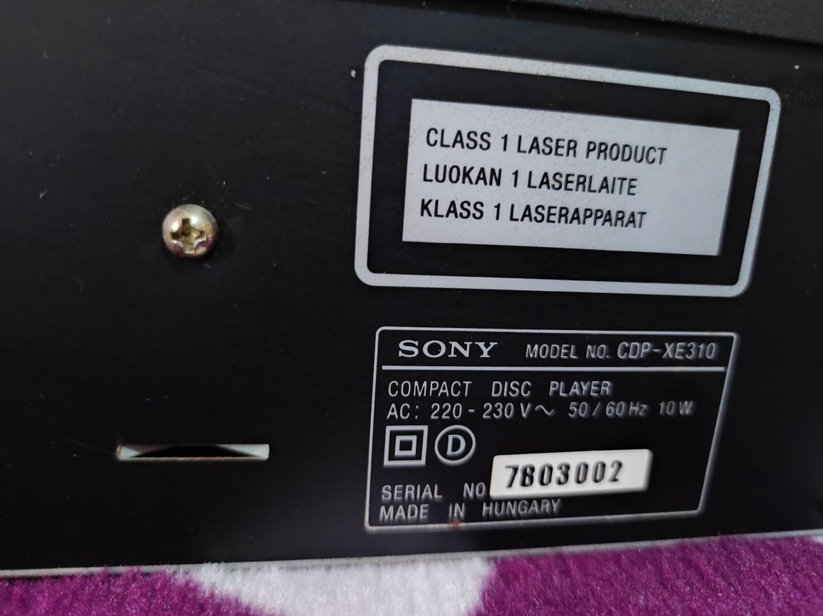 Vând compact disc player Sony
