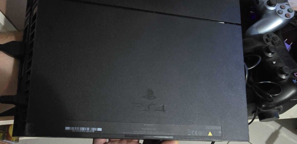 (Ps4) PlayStation 4 Slim + 2 controllere + 8 jocuri | Impecabil