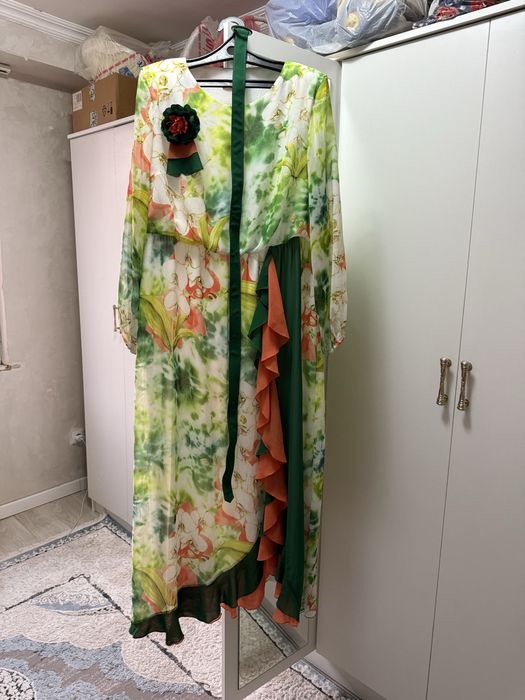 продам платья только 1-2 раза одевала