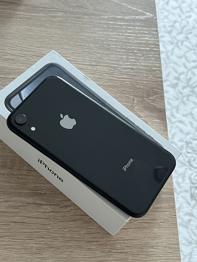 Iphone Xr в отличном состоянии, не работает сим лот