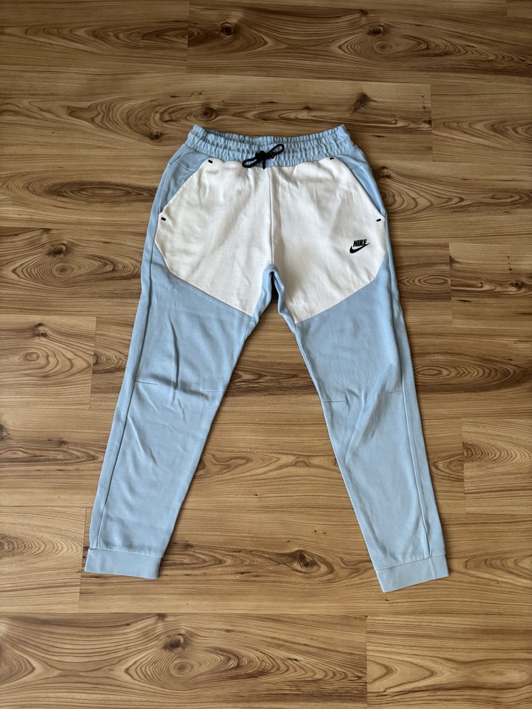 Nike Tech Fleece Baby Blue