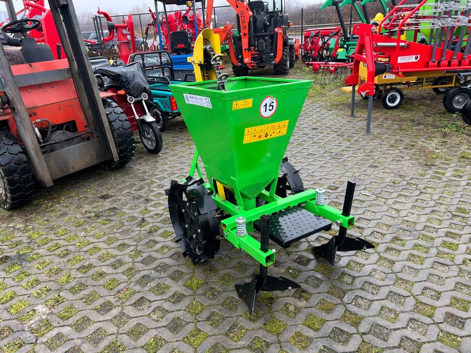 Utilaj de plantat cartofi pe un rand Taret nou Agramix