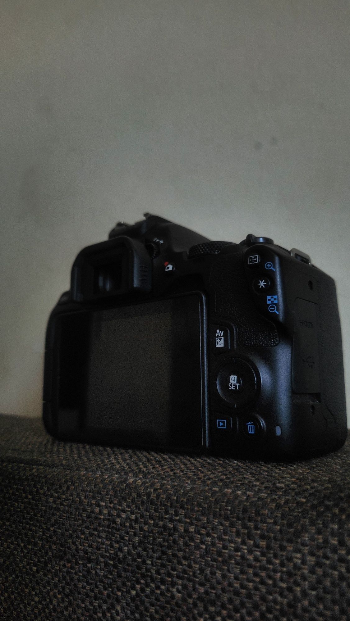 DSLR Canon 250D + obiectiv portret 1.8 50mm